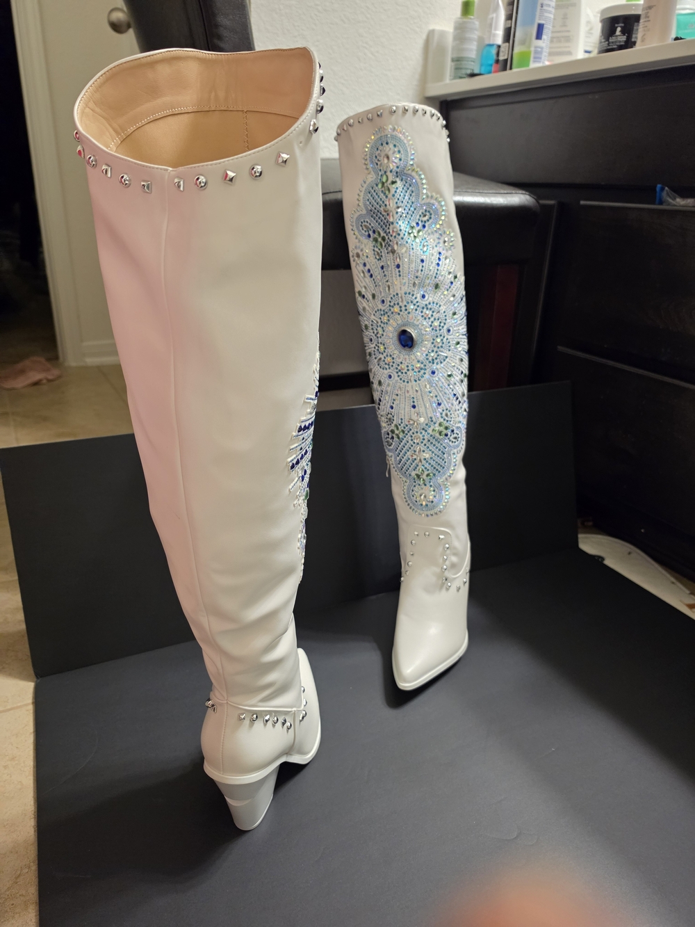 NWT Azalea Wang Axellevwhite Blue Embellished Boots Size 11m. - Picture 2 of 7